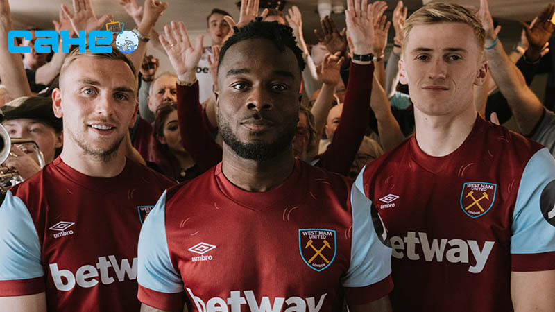 trang phục thi đấu của câu lạc bộ West Ham United mùa giải 23 24